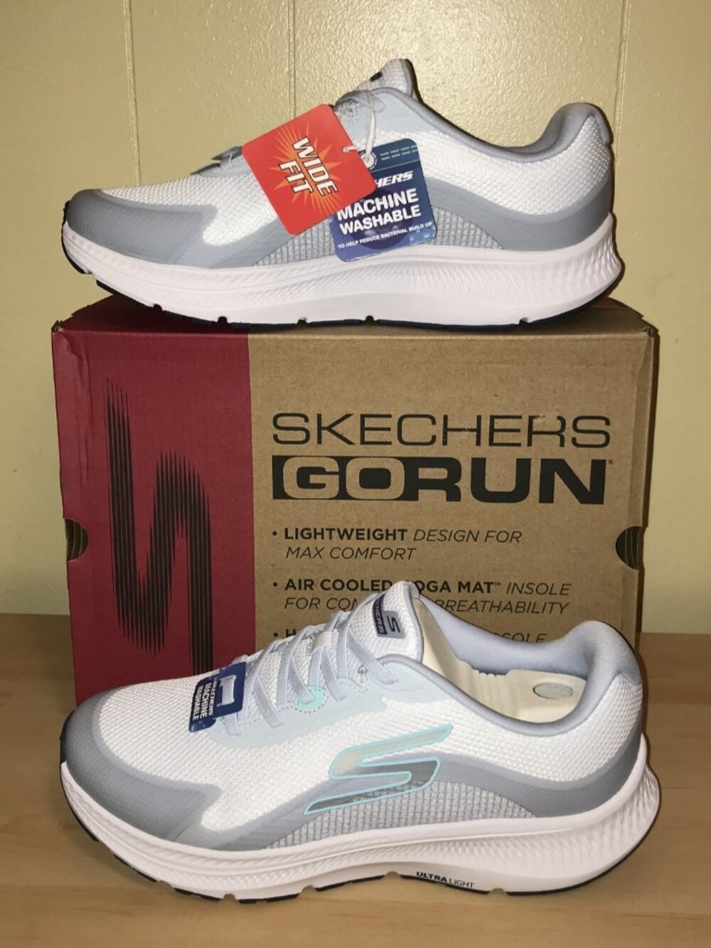 Women's Skechers GO RUN CONSISTENT 2.0 -Arueda Sneaker - Size: 11 Wide (128650)